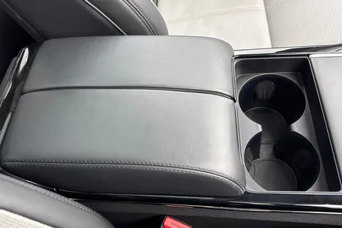 KS74TXG Land Rover Range Rover Velar 2.0 P400e Dynamic HSE 5dr Thumbnail #48