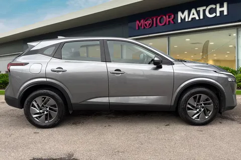 YC72UMK Nissan Qashqai 1.3 DIG-T MHEV Acenta Premium Euro 6 (s/s) 5dr Thumbnail #4