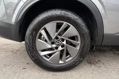 YC72UMK Nissan Qashqai 1.3 DIG-T MHEV Acenta Premium Euro 6 (s/s) 5dr Thumbnail #10