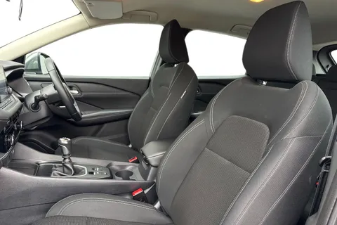 YC72UMK Nissan Qashqai 1.3 DIG-T MHEV Acenta Premium Euro 6 (s/s) 5dr Thumbnail #16