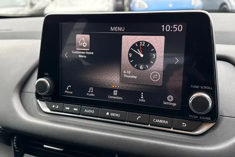 YC72UMK Nissan Qashqai 1.3 DIG-T MHEV Acenta Premium Euro 6 (s/s) 5dr Thumbnail #17