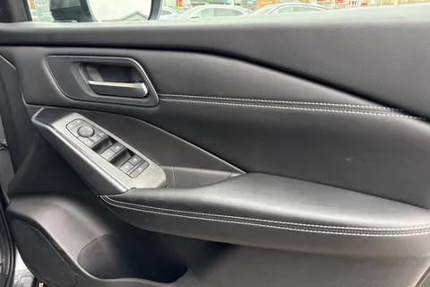 YC72UMK Nissan Qashqai 1.3 DIG-T MHEV Acenta Premium Euro 6 (s/s) 5dr Thumbnail #21