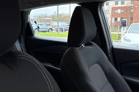 YC72UMK Nissan Qashqai 1.3 DIG-T MHEV Acenta Premium Euro 6 (s/s) 5dr Thumbnail #34