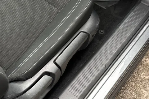 YC72UMK Nissan Qashqai 1.3 DIG-T MHEV Acenta Premium Euro 6 (s/s) 5dr Thumbnail #36