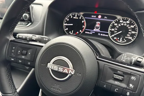 YC72UMK Nissan Qashqai 1.3 DIG-T MHEV Acenta Premium Euro 6 (s/s) 5dr Thumbnail #54