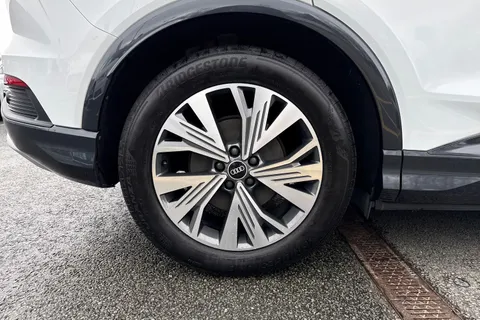 DA71FZE Audi Q4 e-tron Q4 Sportback Sport 35 e-tron  125,00 kW Thumbnail #14