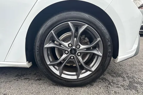 7 of 46 for Ford Focus 1.0T EcoBoost ST-Line Euro 6 (s/s) 5dr