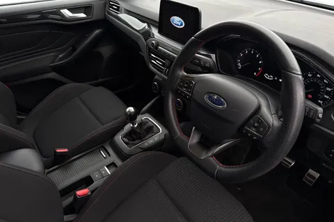 8 of 46 for Ford Focus 1.0T EcoBoost ST-Line Euro 6 (s/s) 5dr