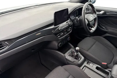 9 of 46 for Ford Focus 1.0T EcoBoost ST-Line Euro 6 (s/s) 5dr