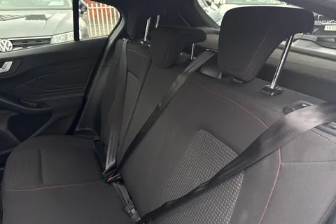 14 of 46 for Ford Focus 1.0T EcoBoost ST-Line Euro 6 (s/s) 5dr