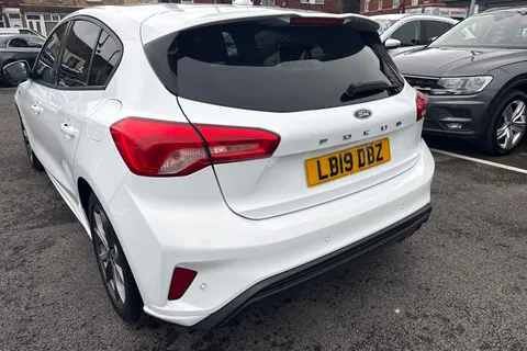 16 of 46 for Ford Focus 1.0T EcoBoost ST-Line Euro 6 (s/s) 5dr