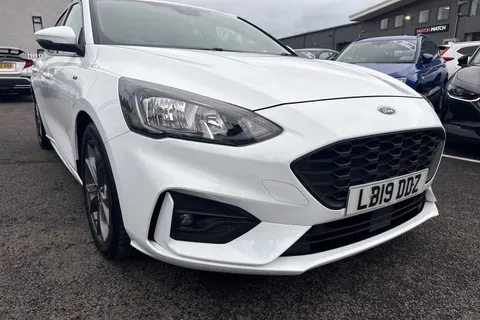 17 of 46 for Ford Focus 1.0T EcoBoost ST-Line Euro 6 (s/s) 5dr