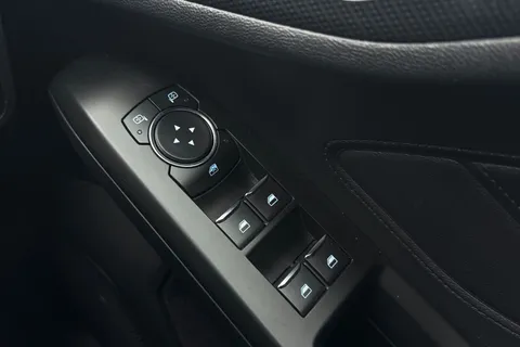 18 of 46 for Ford Focus 1.0T EcoBoost ST-Line Euro 6 (s/s) 5dr