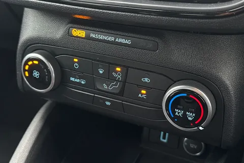 19 of 46 for Ford Focus 1.0T EcoBoost ST-Line Euro 6 (s/s) 5dr