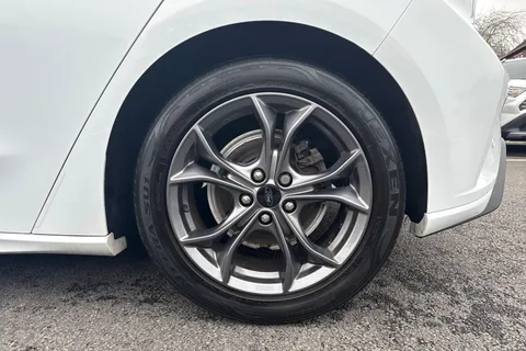 23 of 46 for Ford Focus 1.0T EcoBoost ST-Line Euro 6 (s/s) 5dr