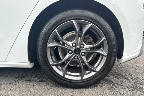 24 of 46 for Ford Focus 1.0T EcoBoost ST-Line Euro 6 (s/s) 5dr