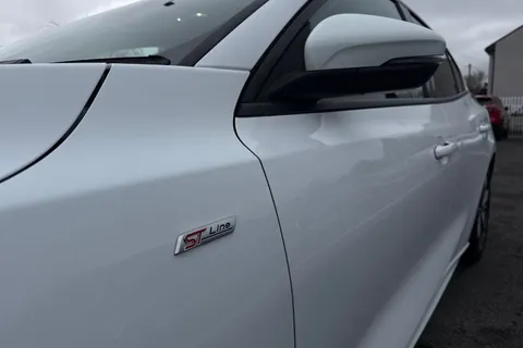 26 of 46 for Ford Focus 1.0T EcoBoost ST-Line Euro 6 (s/s) 5dr