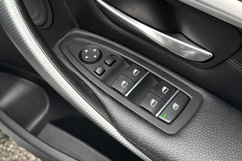 YC19HED BMW 3 Series 2.0 320i M Sport Shadow Edition Touring Auto Euro 6 (s/s) 5dr Thumbnail #22