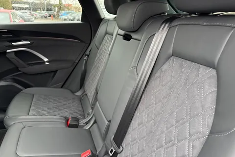 DC75THF Audi Q5 SUV Edition 1 TDI quattro 204 PS S tronic Thumbnail #19