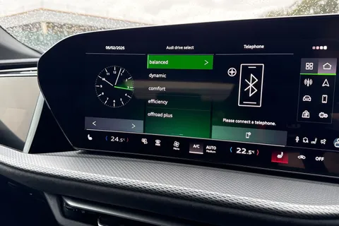 DC75THF Audi Q5 SUV Edition 1 TDI quattro 204 PS S tronic Thumbnail #34