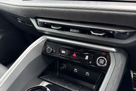 DC75THF Audi Q5 SUV Edition 1 TDI quattro 204 PS S tronic Thumbnail #52