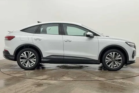 KM25SFZ Audi Q4 e-tron Q4 Sportback Sport 35 e-tron 125,00 kW Thumbnail #3