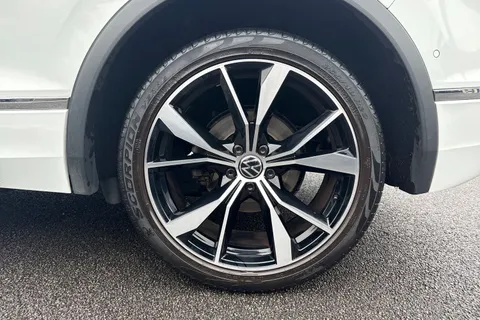 DU22EYK Volkswagen Tiguan 1.5 TSI R-Line DSG Euro 6 (s/s) 5dr Thumbnail #6