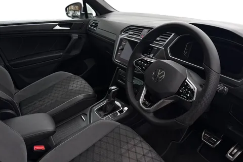 DU22EYK Volkswagen Tiguan 1.5 TSI R-Line DSG Euro 6 (s/s) 5dr Thumbnail #7