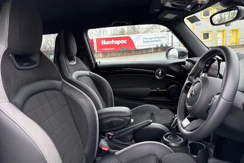 PE23ZBX Mini Hatch 2.0 John Cooper Works Steptronic Euro 6 (s/s) 3dr Thumbnail #25