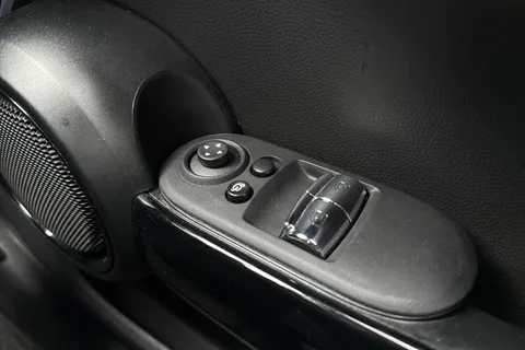 PE23ZBX Mini Hatch 2.0 John Cooper Works Steptronic Euro 6 (s/s) 3dr Thumbnail #42