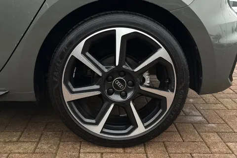 DP72HJV Audi A1 Black Edition 30 TFSI 110 PS S tronic Thumbnail #14