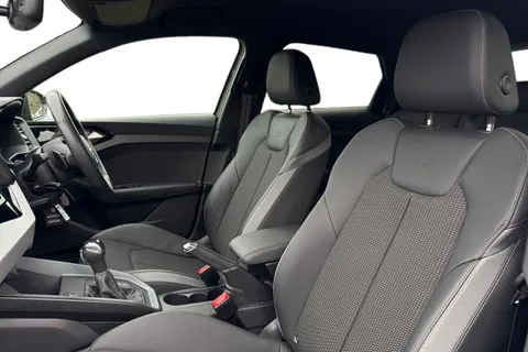 DP72HJV Audi A1 Black Edition 30 TFSI 110 PS S tronic Thumbnail #17