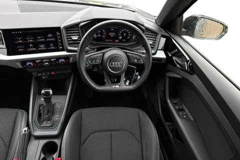 DP72HJV Audi A1 Black Edition 30 TFSI 110 PS S tronic Thumbnail #19