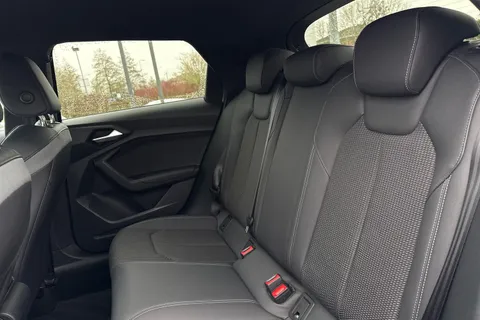 DP72HJV Audi A1 Black Edition 30 TFSI 110 PS S tronic Thumbnail #20