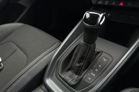 DP72HJV Audi A1 Black Edition 30 TFSI 110 PS S tronic Thumbnail #24