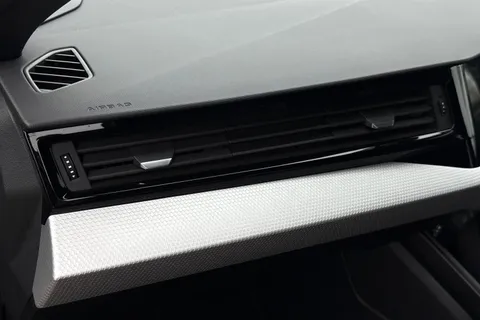 DP72HJV Audi A1 Black Edition 30 TFSI 110 PS S tronic Thumbnail #34