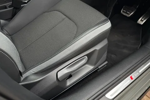 DP72HJV Audi A1 Black Edition 30 TFSI 110 PS S tronic Thumbnail #44