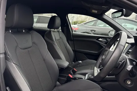 DP72HJV Audi A1 Black Edition 30 TFSI 110 PS S tronic Thumbnail #46