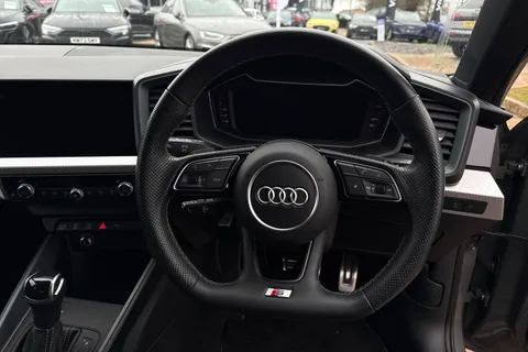 DP72HJV Audi A1 Black Edition 30 TFSI 110 PS S tronic Thumbnail #47