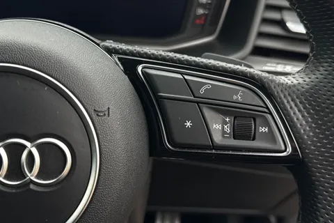 DP72HJV Audi A1 Black Edition 30 TFSI 110 PS S tronic Thumbnail #50