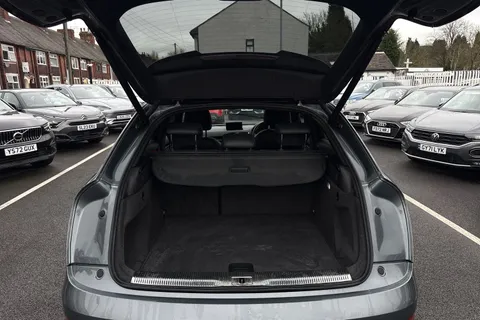 DE68EWP Audi Q3 2.0 TDI Black Edition Euro 6 (s/s) 5dr Thumbnail #11