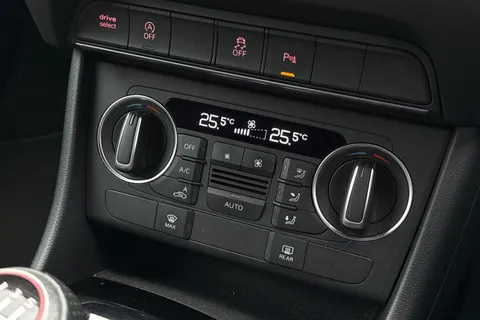 DE68EWP Audi Q3 2.0 TDI Black Edition Euro 6 (s/s) 5dr Thumbnail #20