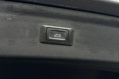 DE68EWP Audi Q3 2.0 TDI Black Edition Euro 6 (s/s) 5dr Thumbnail #26