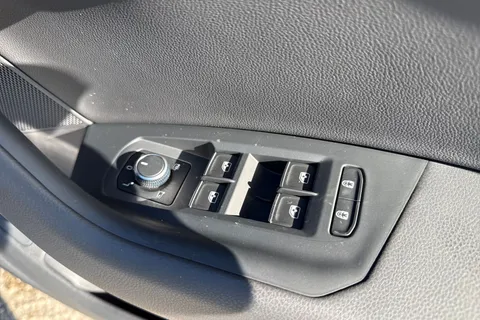 Volkswagen Touareg 3.0 TDI V6 Black Edition Tiptronic 4Motion Euro 6 (s/s) 5dr Thumbnail #21