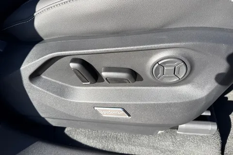 Volkswagen Touareg 3.0 TDI V6 Black Edition Tiptronic 4Motion Euro 6 (s/s) 5dr Thumbnail #33