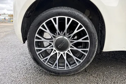 YC25ZTG FIAT 500 1.0 MHEV Top Euro 6 (s/s) 3dr Thumbnail #11