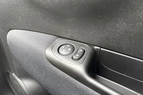 YC25ZTG FIAT 500 1.0 MHEV Top Euro 6 (s/s) 3dr Thumbnail #32