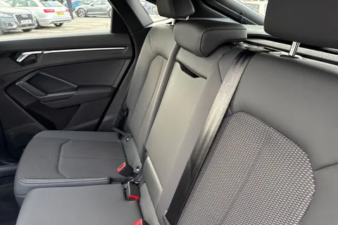 KD23GXE Audi Q3 Black Edition 35 TDI  150 PS S tronic Thumbnail #20