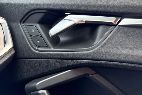 KD23GXE Audi Q3 Black Edition 35 TDI  150 PS S tronic Thumbnail #22