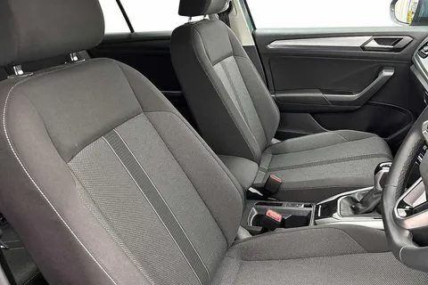 GL25YWE Volkswagen T-Roc 1.5 TSI Match 5dr DSG ⭐Keyless Access, Rear view camera, Rear tinted glass Thumbnail #12